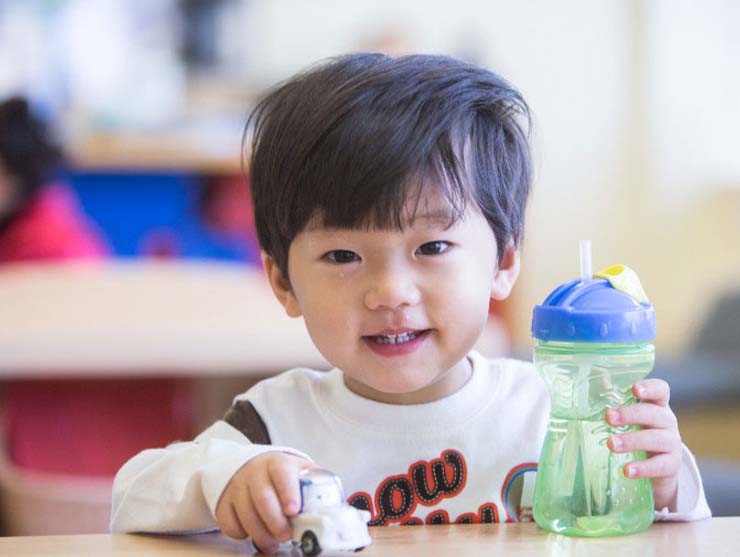 |A Happy and Healthy Child|Healthy food|Children at the breakfast table